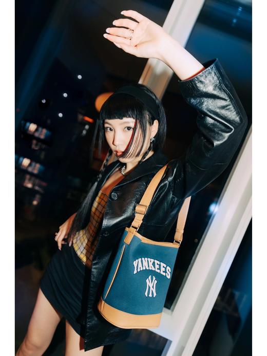 严选 | MLB休闲帆布水桶包 深奶油&酒红/深奶油&黑色/靛蓝色 22*14*24cm 商品图8