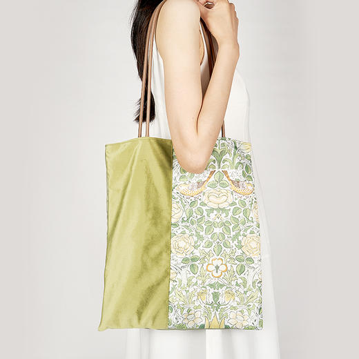 V&A博物馆 工艺美术系列 玫瑰 石榴 轻便拼接单肩包 商品图1