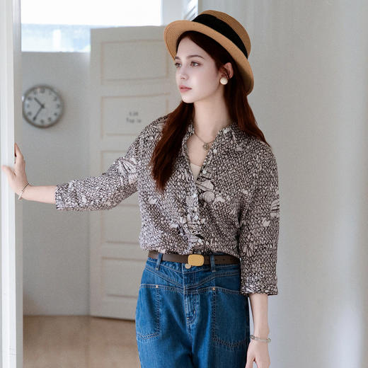 谜底花色衬衫七分袖女2025夏季新款复古风印花合体衬衣256MC6287 商品图0