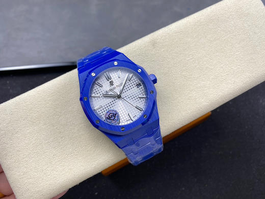 NOOB official新品爱彼15500全陶瓷款式全新到货，凭借陶瓷材质与cal.4302一体机复杂功能的结合，工艺与创新的典范，既延续了皇家橡树的经典美学，突破传统材质限制，高级制表的标杆之作❕ 商品图3