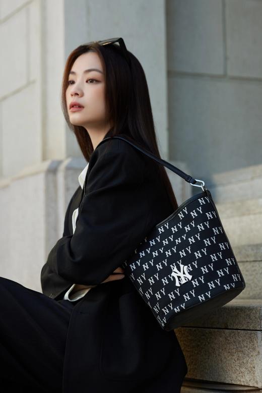 严选 | MLB复古提花水桶包 黑色/奶油色 19*14*23.5cm 商品图1