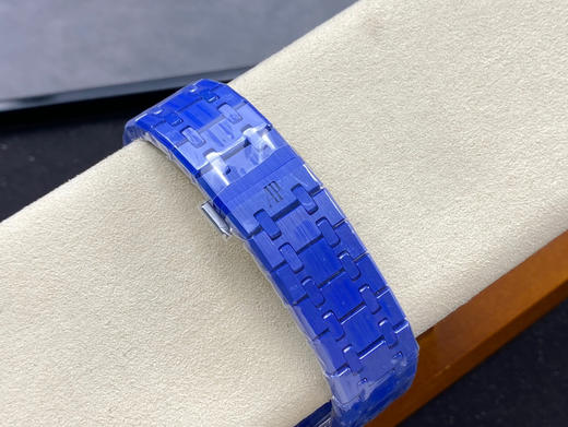 NOOB official新品爱彼15500全陶瓷款式全新到货，凭借陶瓷材质与cal.4302一体机复杂功能的结合，工艺与创新的典范，既延续了皇家橡树的经典美学，突破传统材质限制，高级制表的标杆之作❕ 商品图7