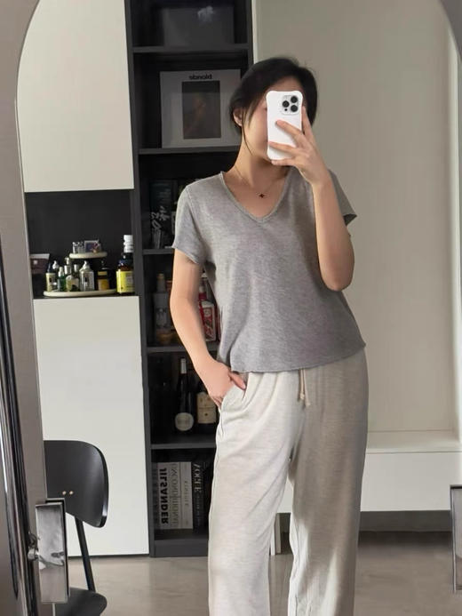 【4月28日 下午14:00 秒杀】AMV 设计师品牌 复古v领短袖"旧“T恤 白百何/朱珠/章小蕙都爱穿的 舒适T 商品图8