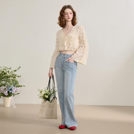 西遇法式v领衬衫女春夏新款设计感喇叭袖薄款镂空短款上衣SS150319 商品图1