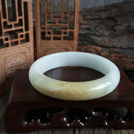 【天然正品】天然正桩细腻糯种61号飘黄翡翠手镯080425AH43 现售价：1880 商品图7