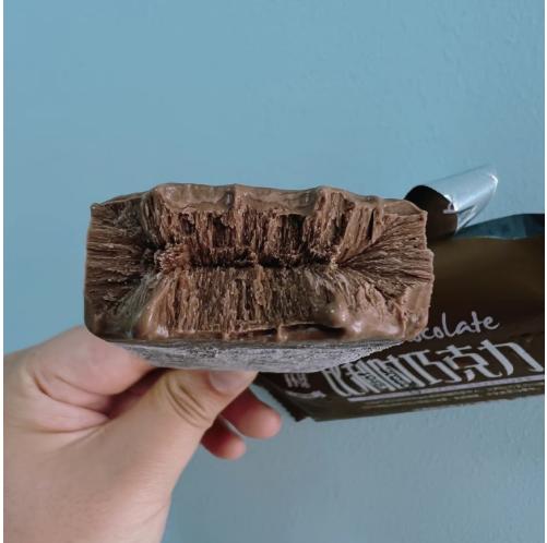 【夏日美味丨中街1946雪糕冰淇淋组合20支装】 甄选优质牛乳，用料扎实，口感丝滑凉爽，浓郁醇香，一口下去满嘴都是奶香味，5拼口味更多选择，发货后不支持拦截拒收退换等~ 商品图4