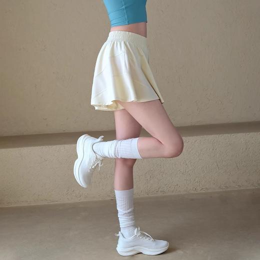 跃牌【周游世界系列】春夏新款瑜伽服女带防走光假两件宽松防晒健身短裤SH3242 商品图3