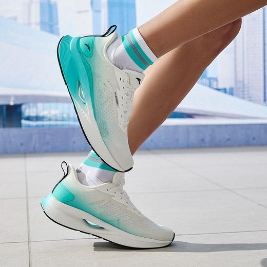 安踏氢跑COOL男子跑鞋 商品图3