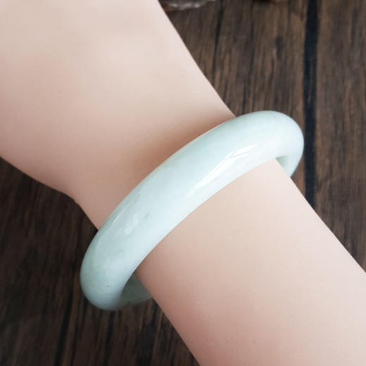 【天然正品】天然正桩细腻无纹裂糯种60号飘黄翡翠手镯080425AH39 现售价：1080特价 商品图8