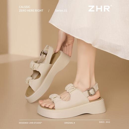 ZHR则则褶皱厚底凉鞋女2025夏季新款平底罗马凉鞋露趾沙滩凉鞋女 商品图6