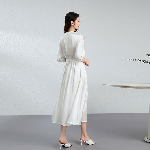 丁摩 真丝连衣裙女夏法式V领名媛风高级感白色缎面桑蚕丝大摆长裙5ZF-0116 商品图3