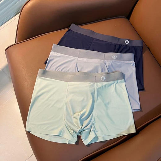 外贸原单正品lulu丨外网168美刀露露柠檬男士运动四角短裤3条装冰丝平角内裤四角礼盒装
颜色：藏青，浅绿、灰色
尺码：L一4XL
贴身衣物开盒无质量问题不退换 商品图2