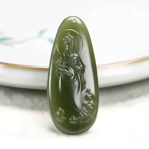 【顺丰包邮】五德·「只此青绿」和田玉沙枣青青花子料专场系列 | 以珍稀玉石拥抱山野意趣，绿意天成勾勒东方风骨【子料沙枣青无事牌预售15天】 商品图3