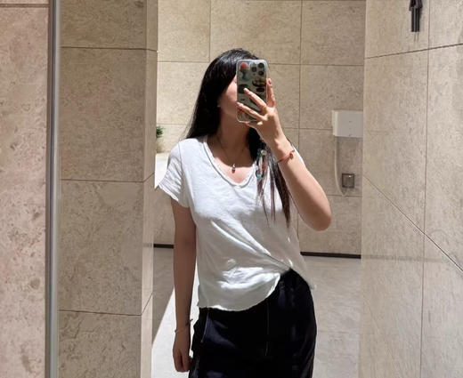 【4月28日 下午14:00 秒杀】AMV 设计师品牌 复古v领短袖"旧“T恤 白百何/朱珠/章小蕙都爱穿的 舒适T 商品图7