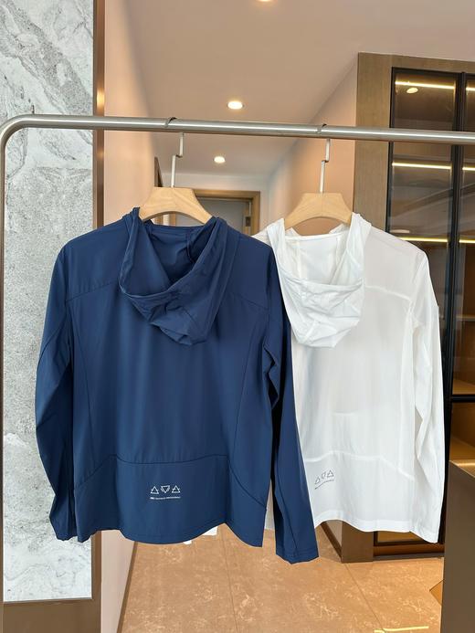 点此购买 海丽汉森春夏季男士防晒户外休闲舒适透汽外套 bk 316843 商品图1