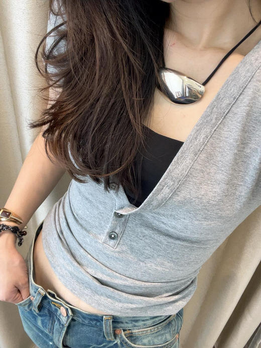 【4月28日 下午14:00 秒杀】怕领口低的宝宝内搭小吊带 Liegee V型亨利衫 来啦 微胖身材的舒适区 节后发货 勿催哈 商品图1