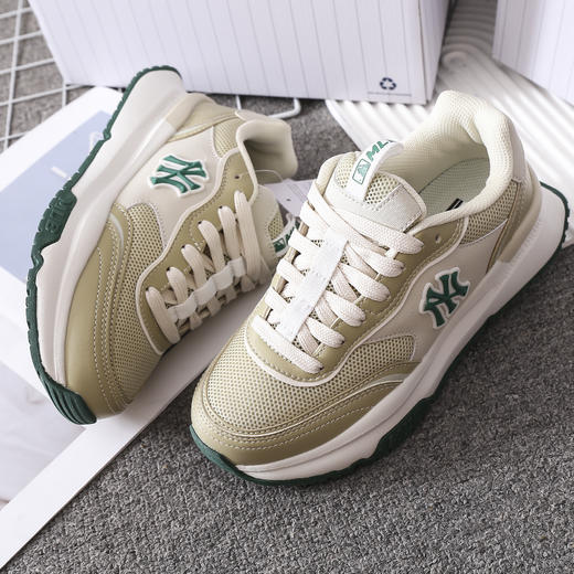 上脚超赞超时尚的#MLB拼接网面跑鞋！不买后悔一年‼️  🔥各种风格随意切换🔥男女皆可穿💞轻松get你的city walk‼️ 商品图0