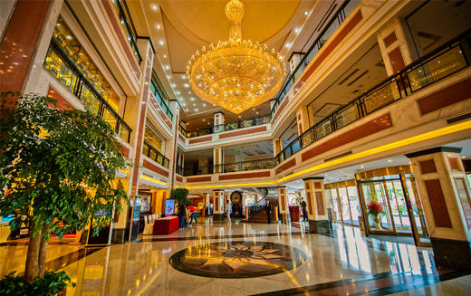 ★老友聚|周末不加价★ ¥598起/人 连住2晚，江阴地标【江阴国际大酒店】豪华房+早餐+1顿正餐，4人送棋牌8人送Ktv！领略徐霞客故乡风采，吃货福地！有效期至2025年12月31日 商品图3