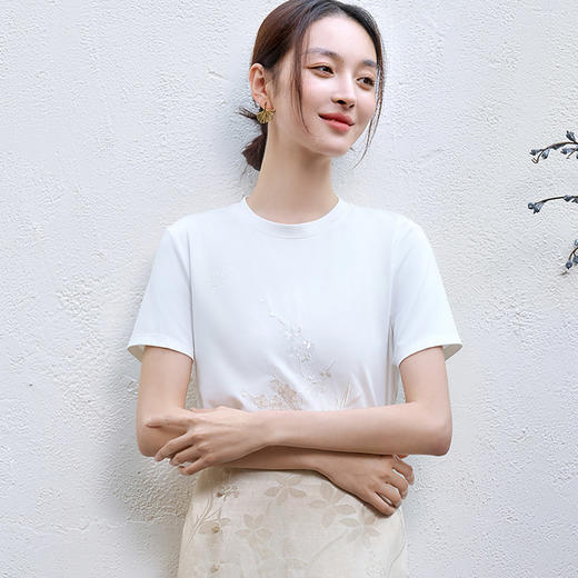 玳莎新中式绣花T恤女2025夏季新款通勤简约百搭白色圆领短袖上衣  FB32107 商品图2