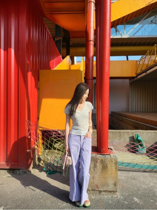 🌸【2025春夏王炸上新慵懒风乳胶棉直筒裤】✨这条"腰精裤"一穿，🌻同事问我是不是偷偷瘦了10斤？！ 🔥「高腰魔法」3秒藏住小肚腩 立体剪裁+37°黄金腰线，胃部赘肉瞬间隐形！ 商品图4