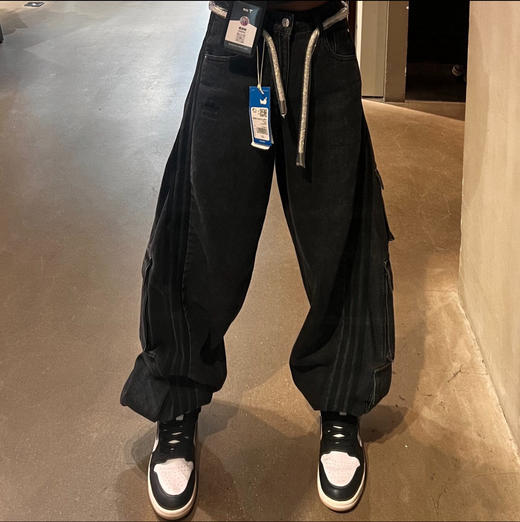 点此购买 阿迪男女款阔腿工装多口袋钻石腰带三条杠宽松运动牛仔裤 LL 317011 商品图6