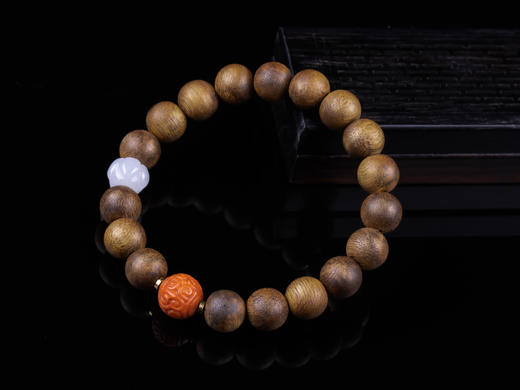 XY0287沉香+南红回纹珠翡翠莲蓬珠手串 商品图2