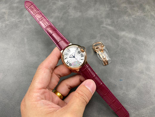 AF穷工极态，精雕细刻——卡地亚36mm自动机械蓝气球系列腕表
延续以往优异的产品质量更换全新包装和全新防伪标，让高品质更有识别性
【表壳】直径36毫米，原装一致！精钢材质表壳 正品原版开模❕❕❕ 商品图12