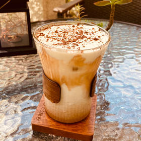 【维也纳拿铁咖啡】  (咖啡+奶盖+纯牛乳+可可粉)