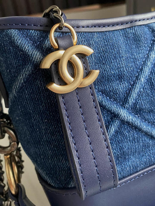 夏季特惠💰1200 原单香奈儿流浪包91810牛仔大格
 Chane1新概念细节～全意镂空字母宽肩带 商品图4