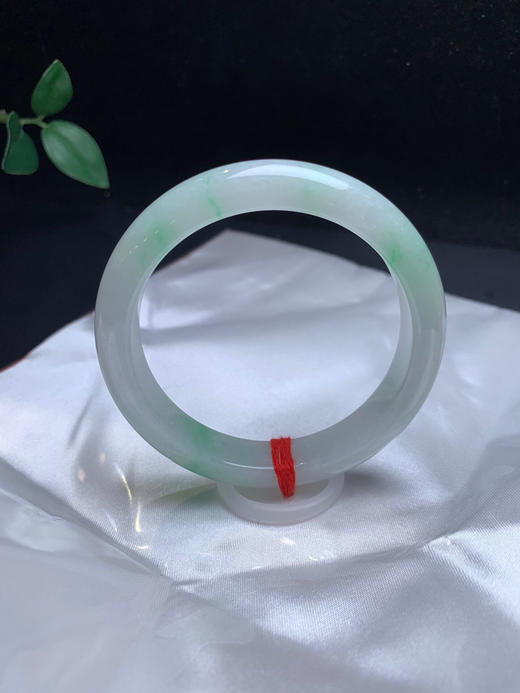 612788，56.5飘绿手镯，整条清新干净，飘清新绿，秀气清爽 商品图1