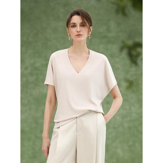 COCOBELLA别致V领拼接黑色短袖T恤女夏日松弛感半袖NTS0068 商品图3