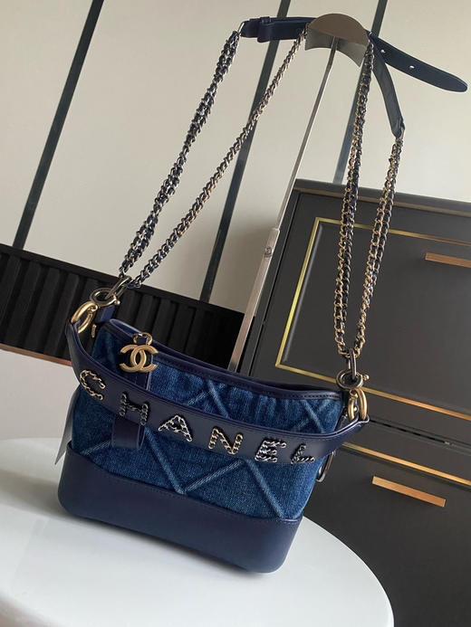 夏季特惠💰1200 原单香奈儿流浪包91810牛仔大格
 Chane1新概念细节～全意镂空字母宽肩带 商品图2