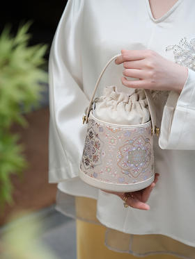 盛唐婧 |锦媛手提包-杏色[特价品]