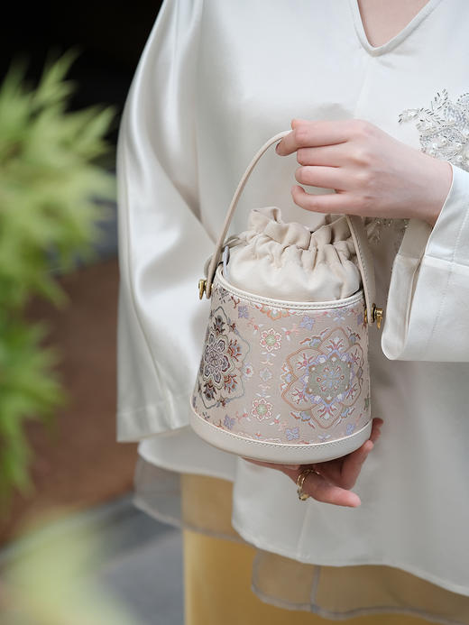 盛唐婧 |锦媛手提包-杏色[特价品] 商品图0