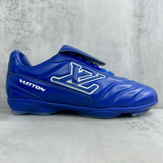 夏季特惠💰550 LV Footprint 25ss 足球鞋 LV Footprint Soccer 以足球运动鞋为灵感，将绿茵场的活力与奢华材质结合 商品图5