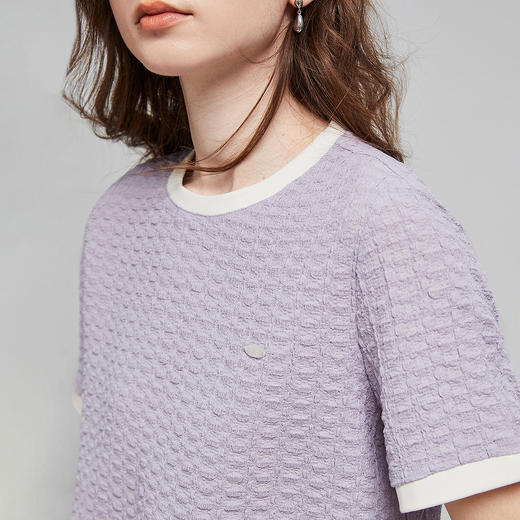 初语浮雕肌理短袖T恤女泡泡褶2025夏季新款撞色圆领别致上衣 商品图3