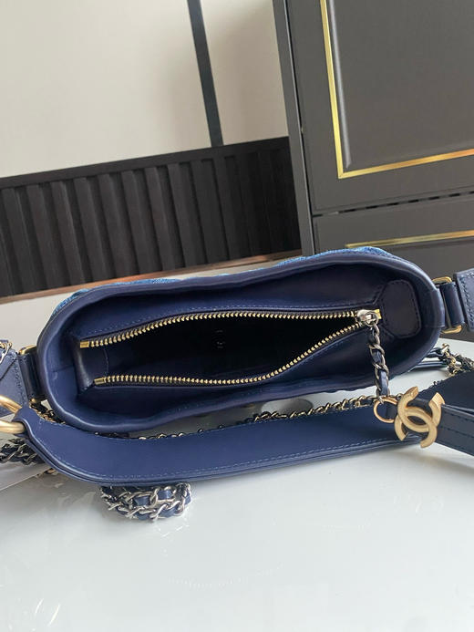 夏季特惠💰1200 原单香奈儿流浪包91810牛仔大格
 Chane1新概念细节～全意镂空字母宽肩带 商品图6