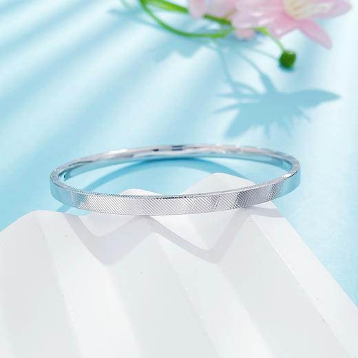 【限时8.8折】PT950 #520快乐 #CNC 铂金空心时间年轮爱心心形CNC车花手镯（面宽约3.7-4.1mm，厚约2.4mm）(PTSZ00034)预售产品下单后不退款不退货不换货不补差价 商品图1