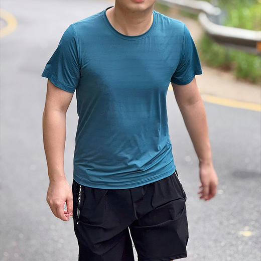 夏日运动健身必备【真维斯冰丝情侣款速干套装】手感柔滑 上身自带凉感 透气性好 纯色色系 商品图5