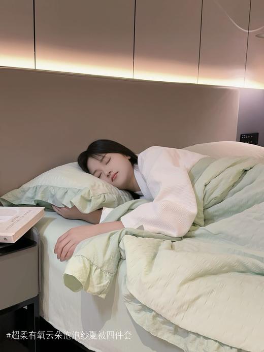 ✨温柔陷入，一觉睡进云朵里【超柔有氧云朵泡泡纱夏被四件套 】 轻盈得像空气，柔软得像云朵 贴上肌肤的那一瞬，整个人仿佛被温柔接住 商品图7