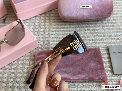 点此购买 miumiu女士无框时尚太阳镜 sj 317049 商品图8