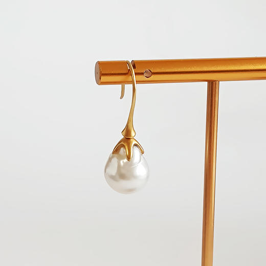 【天然正品】AU750黄金镶天然白色巴洛克海水珍珠耳坠32.7*11.9*15.9MM（皆取最大值）女士现售价：2880！170425NJS18 商品图3