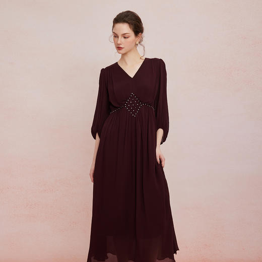 QF866斯尔丽2025夏季新款度假飘逸精致钉珠收腰散摆抛袖连衣裙 商品图2