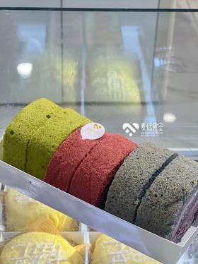 瑞士卷  口味：蓝莓味➕草莓味➕巧克力味
