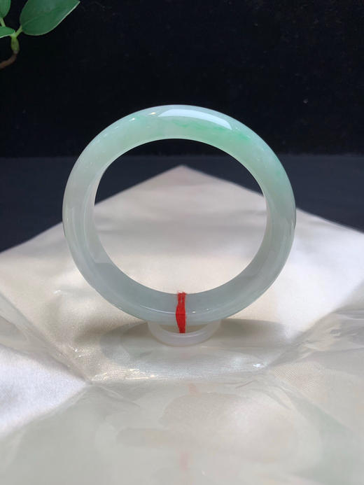 612787，56飘绿手镯，一截带绿，清新干净 润润的 商品图1