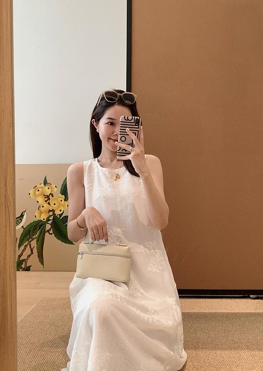 月光白栀裙一见倾心肌理感天丝刺绣宽松A字无袖连衣裙 商品图11