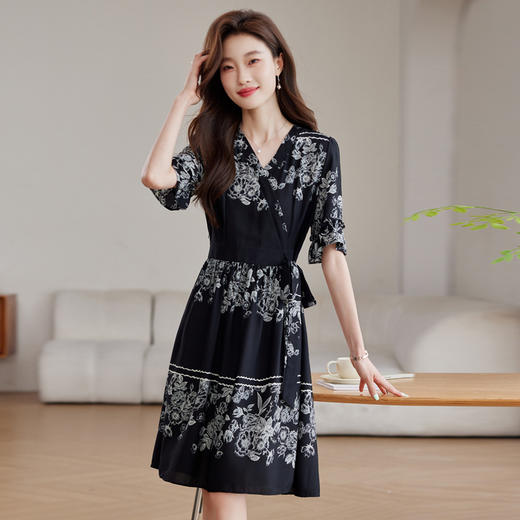 雀说新款时尚潮流短袖V领优雅气质系带裙子黑色印花连衣裙AL8619 商品图2