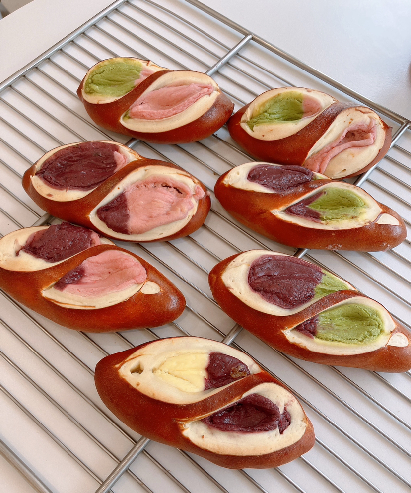 树莓开心果乳酪碱水