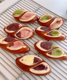 树莓开心果乳酪碱水