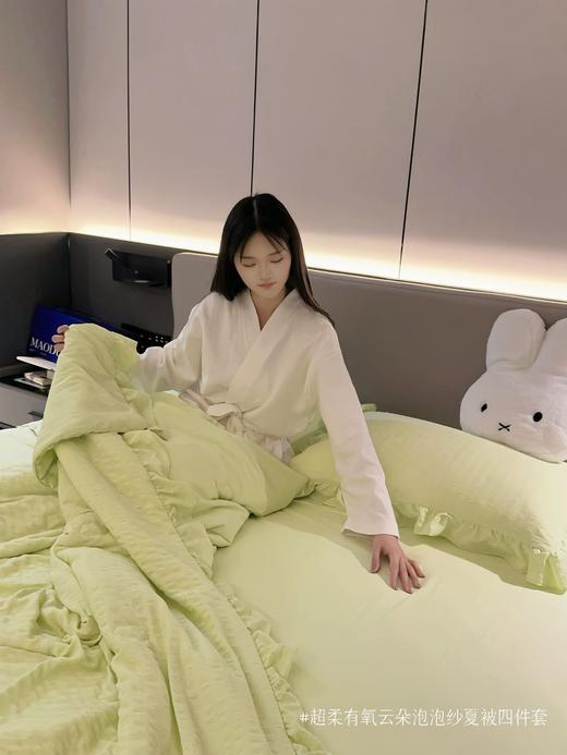 ✨温柔陷入，一觉睡进云朵里【超柔有氧云朵泡泡纱夏被四件套 】 轻盈得像空气，柔软得像云朵 贴上肌肤的那一瞬，整个人仿佛被温柔接住 商品图6